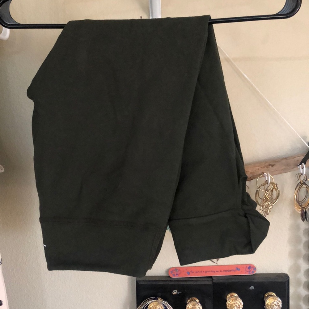 Beyond Yoga Capri w/ Cutout Leggings